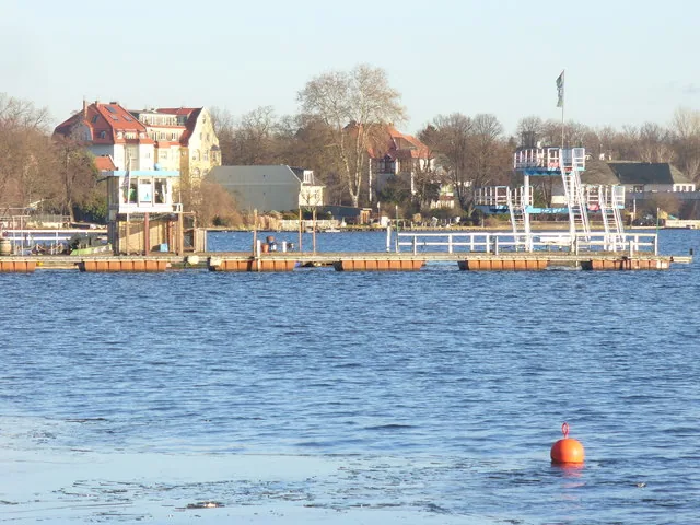 Seebad Friedrichshagen / Eisstrand – Eisbaden im Müggelsee